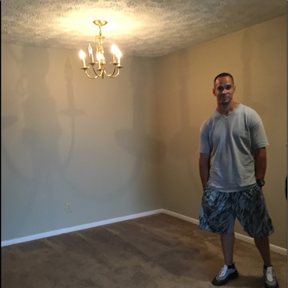 Meet your Posher, Courtnie Teal.....goes by Teal. - Picture 2 of 8